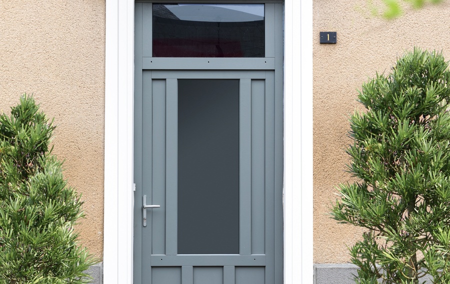 Notre gamme de porte d'entrée en BOIS CLASSIQUE et CREATIVE CONTEMPORAINE à GRANDCHAMPS DES FONTAINES