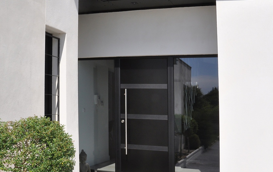 Notre gamme de portes d'entrée en ALU CLASSIQUE et CONTEMPORAINE à Nantes